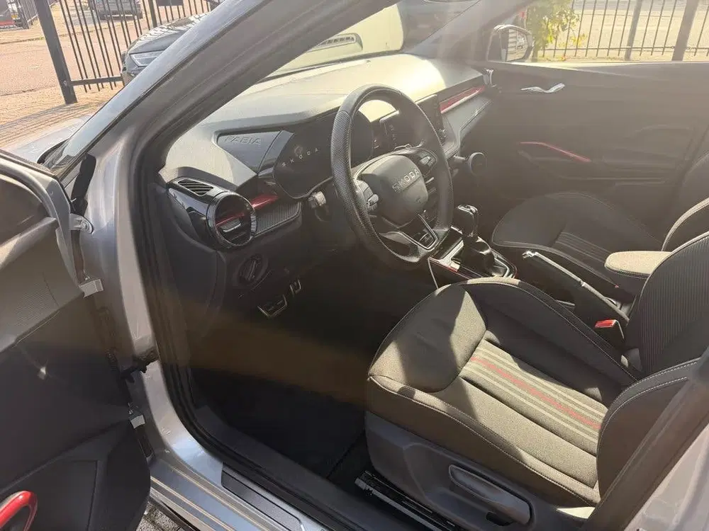 Skoda Fabia 1.0 TSI Monte Carlo uit 2025, foto 8