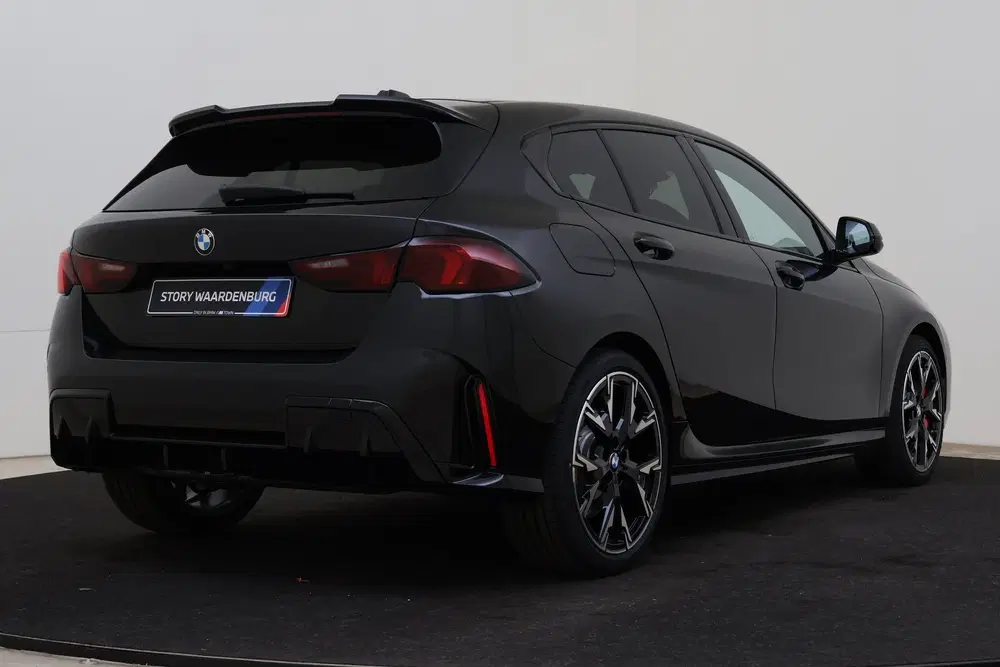 BMW 1-serie 120 M Sport Automaat uit 2026, foto 2