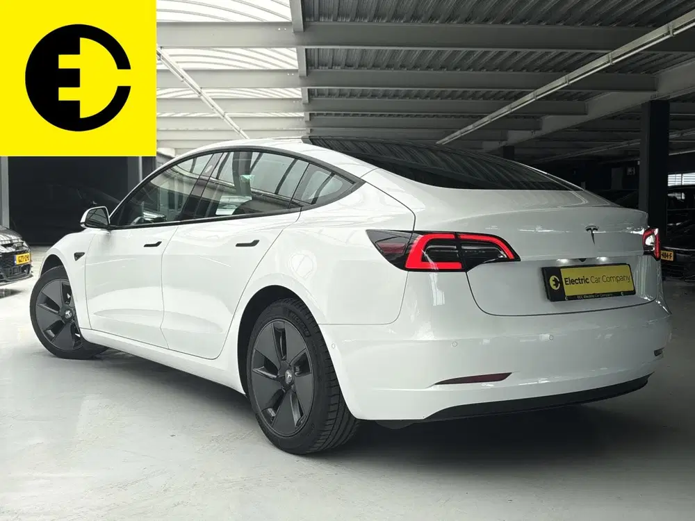 Tesla Model 3 Standard RWD Plus 60 kWh uit 2021, foto 15