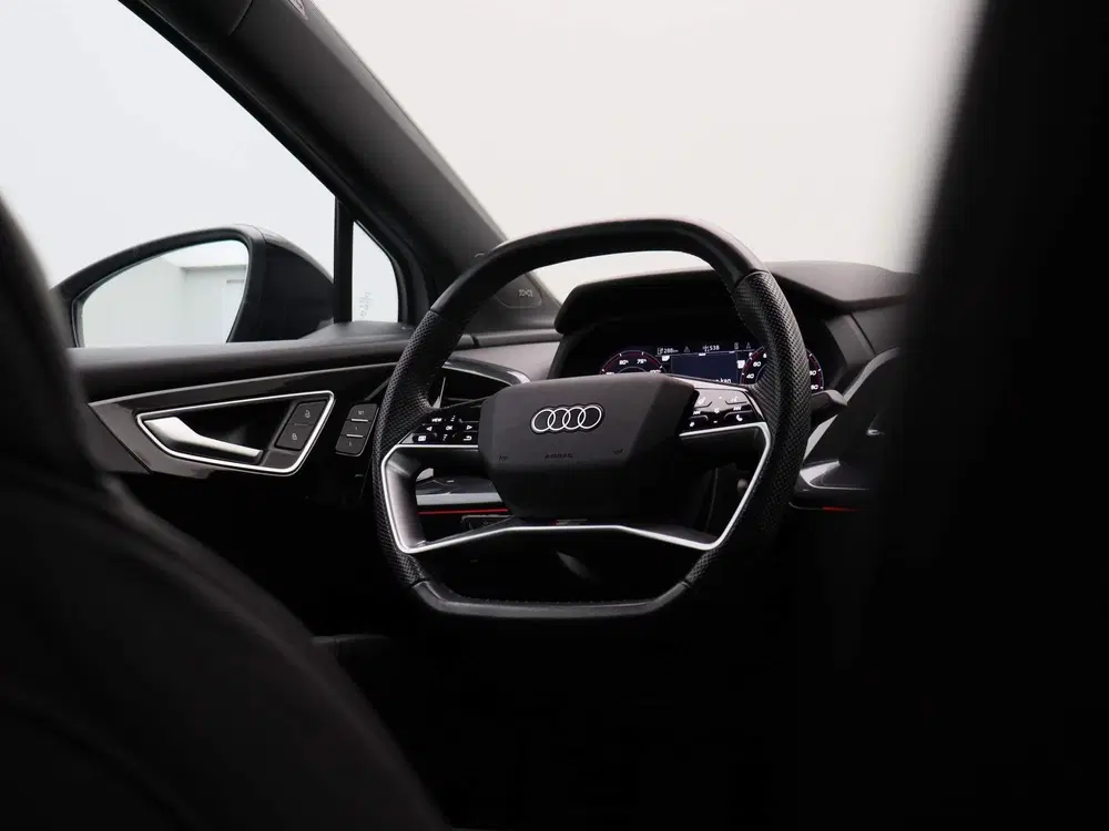 Audi Q4 e-tron 50 quattro S edition 77 kWh 299 PK uit 2024, foto 12