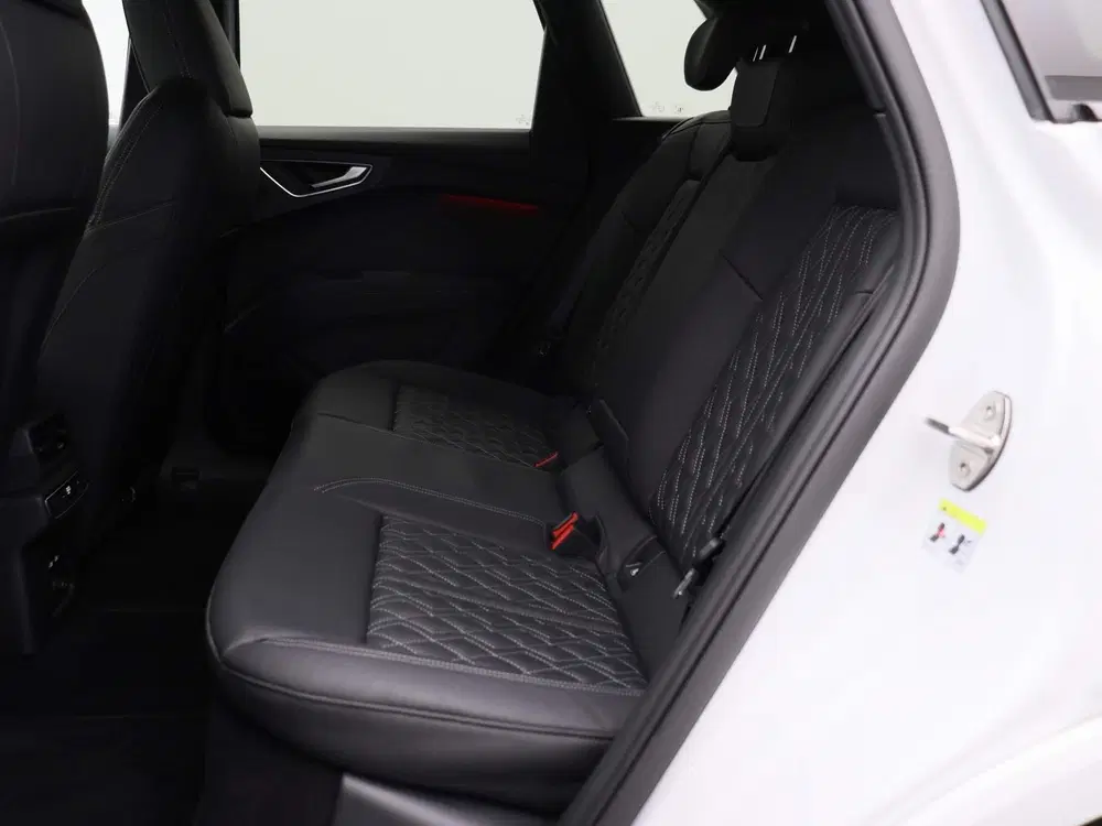 Audi Q4 e-tron 50 quattro S edition 77 kWh 299 PK uit 2024, foto 14