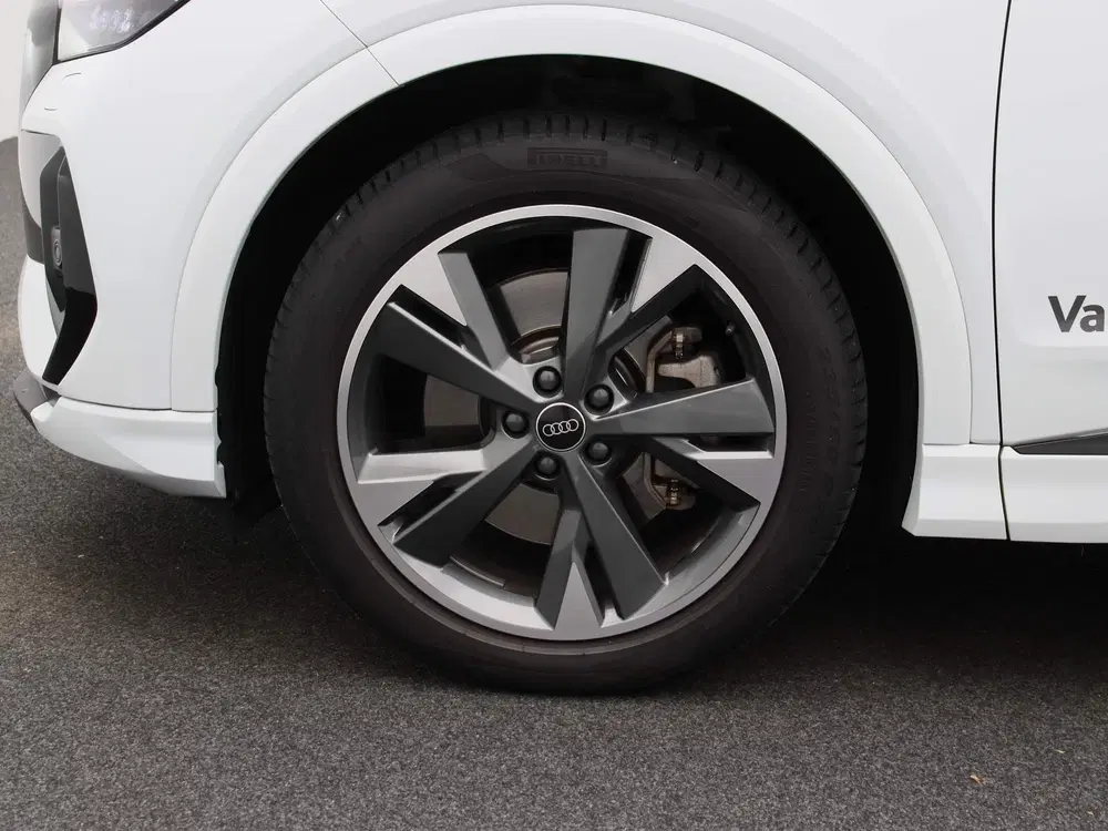 Audi Q4 e-tron 50 quattro S edition 77 kWh 299 PK uit 2024, foto 7