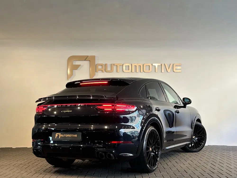 Porsche Cayenne Cayenne Coupé 3.0 E-Hybrid Pano uit 2021, foto 3