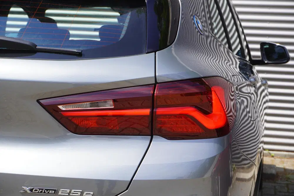 BMW X2 xDrive25e High Executive uit 2022, foto 12