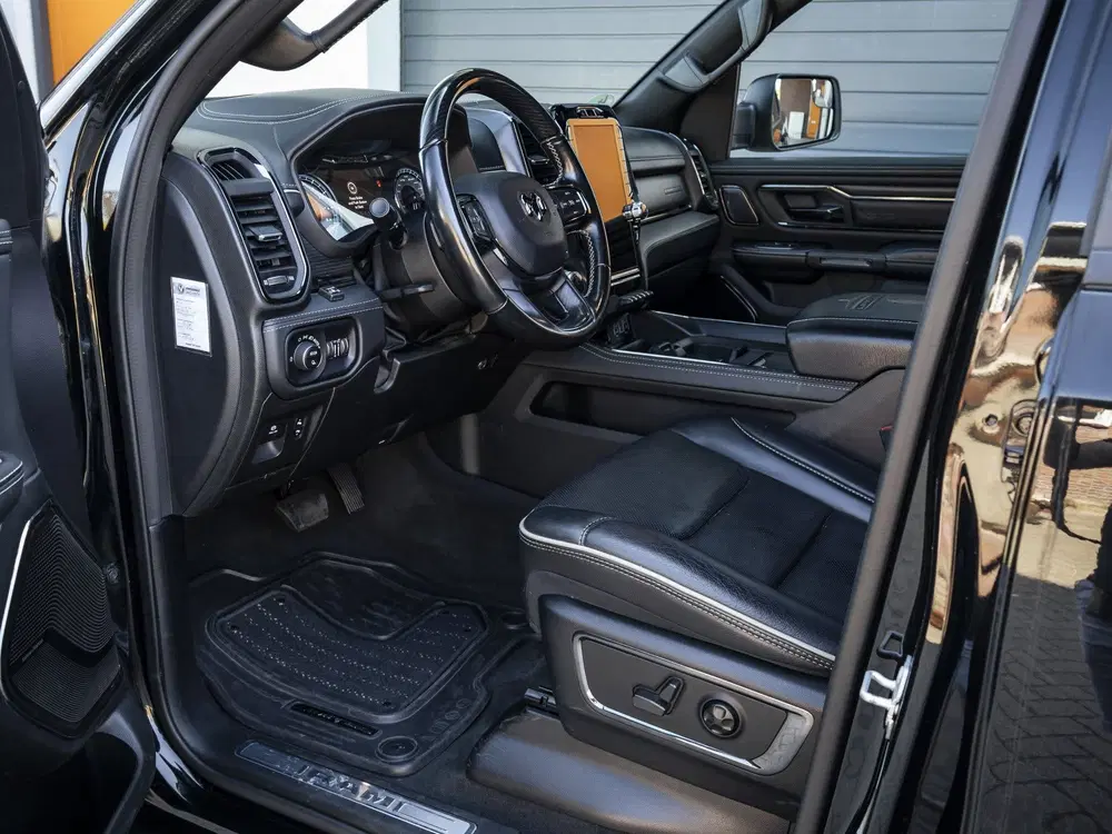 Dodge RAM Limited Night Edition uit 2022, foto 13