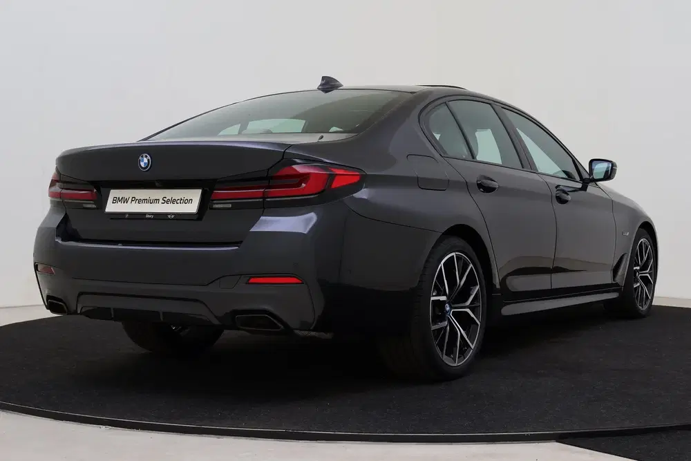 BMW 5-serie 545e xDrive High Executive M Sport Automaa uit 2022, foto 2
