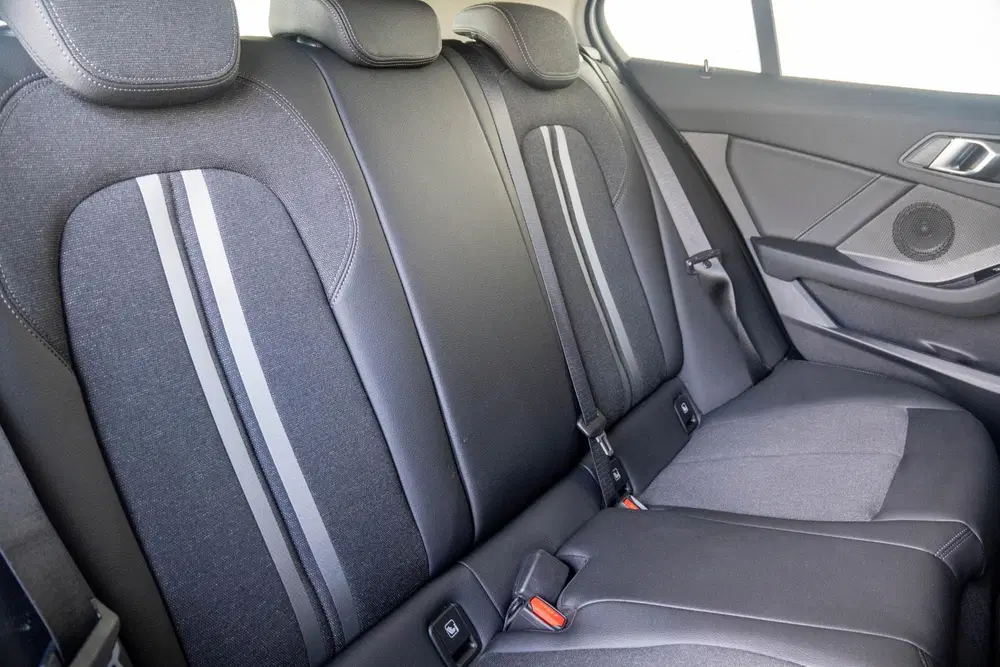 BMW 1-serie 5-deurs 118i Sport Line uit 2023, foto 10