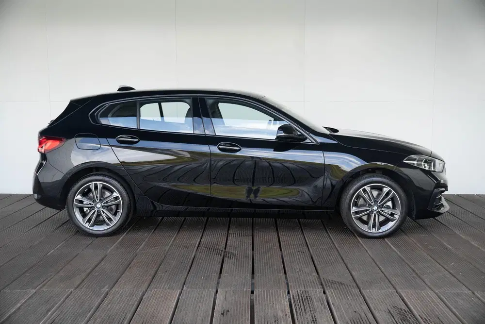 BMW 1-serie 5-deurs 118i Sport Line uit 2023, foto 4