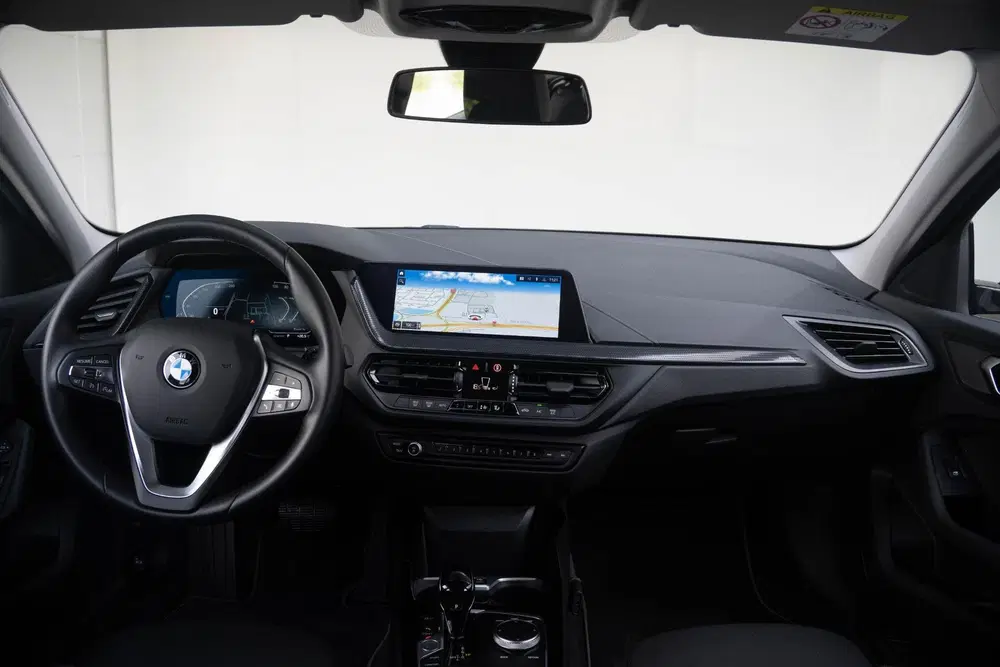 BMW 1-serie 5-deurs 118i Sport Line uit 2023, foto 9