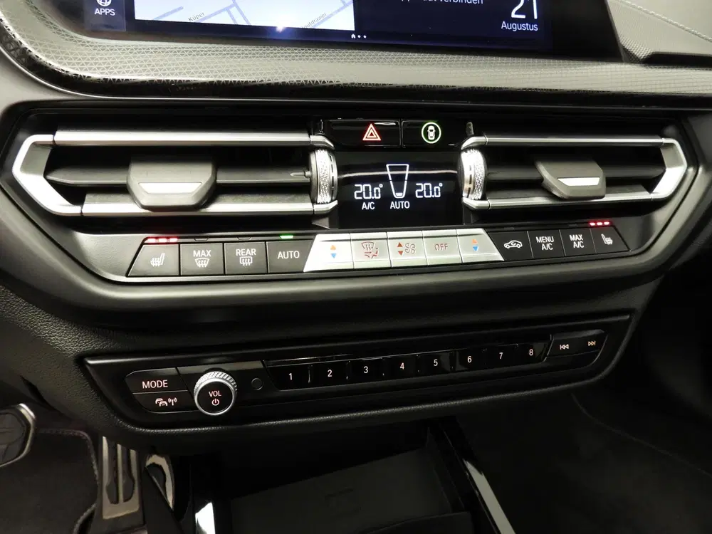 BMW 1-serie 5-deurs M135i xDrive uit 2023, foto 13