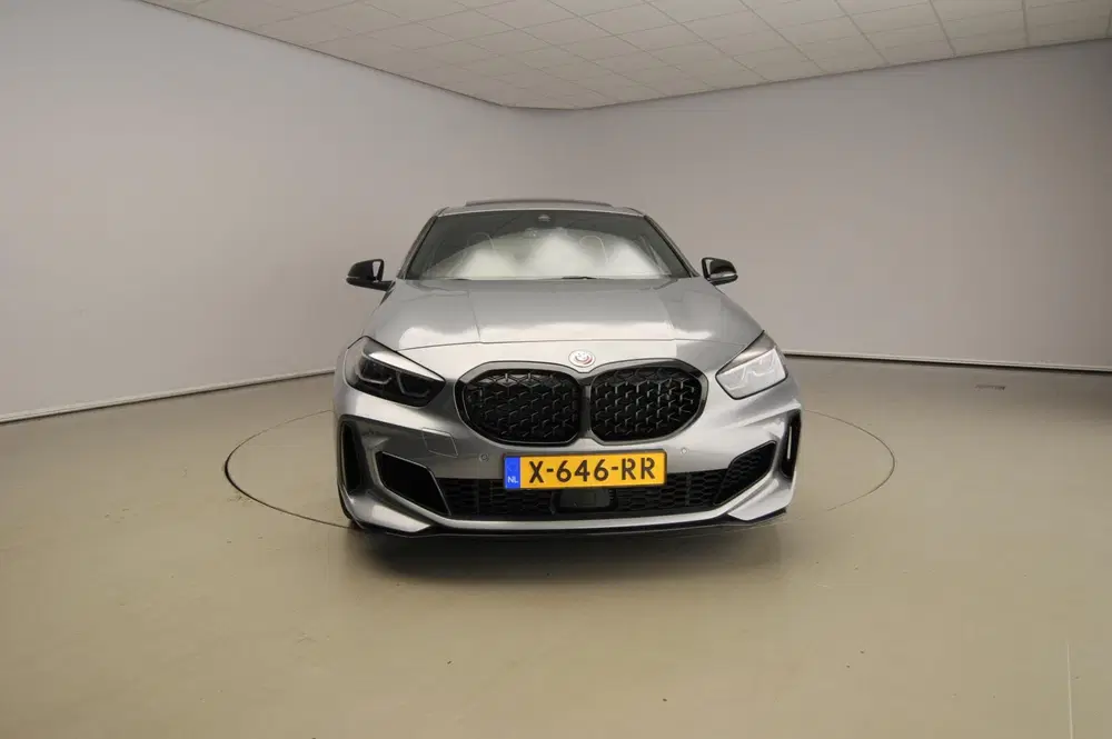 BMW 1-serie 5-deurs M135i xDrive uit 2023, foto 5