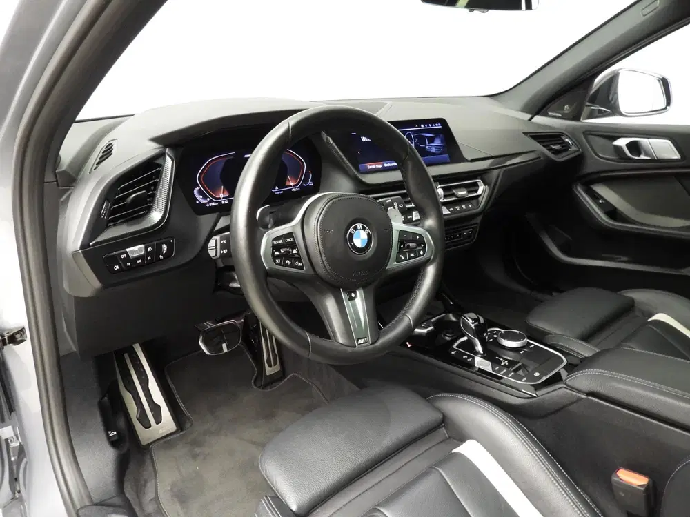 BMW 1-serie 5-deurs M135i xDrive uit 2023, foto 6