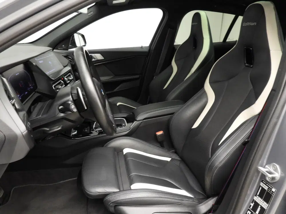 BMW 1-serie 5-deurs M135i xDrive uit 2023, foto 7