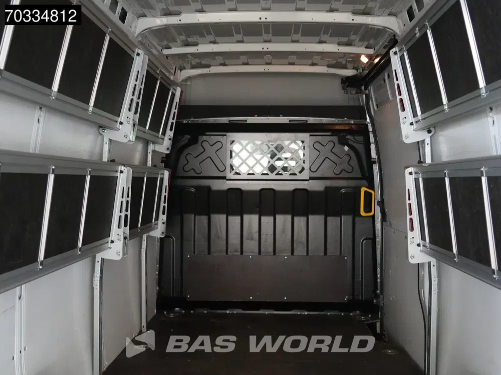 Iveco Daily Automaat L3H2 AC uit 2023, foto 11