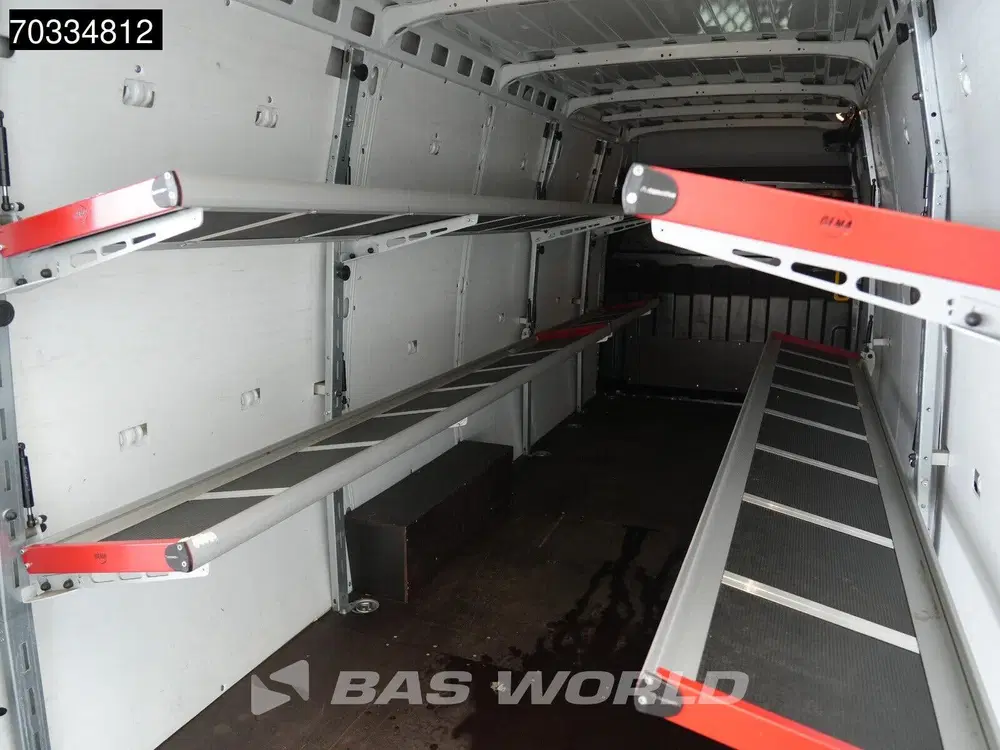 Iveco Daily Automaat L3H2 AC uit 2023, foto 13