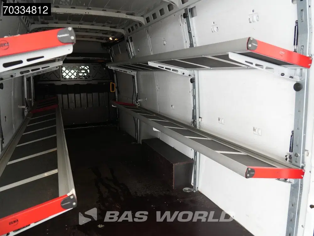 Iveco Daily Automaat L3H2 AC uit 2023, foto 14