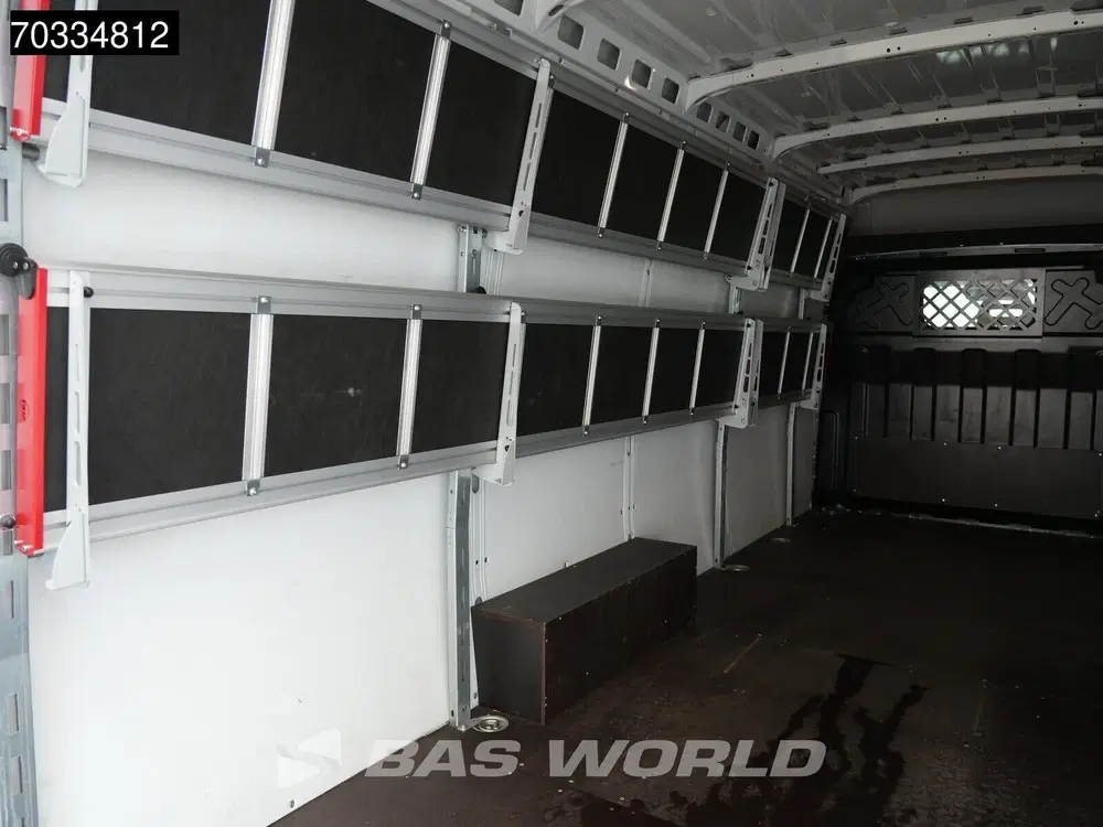 Iveco Daily Automaat L3H2 AC uit 2023, foto 15
