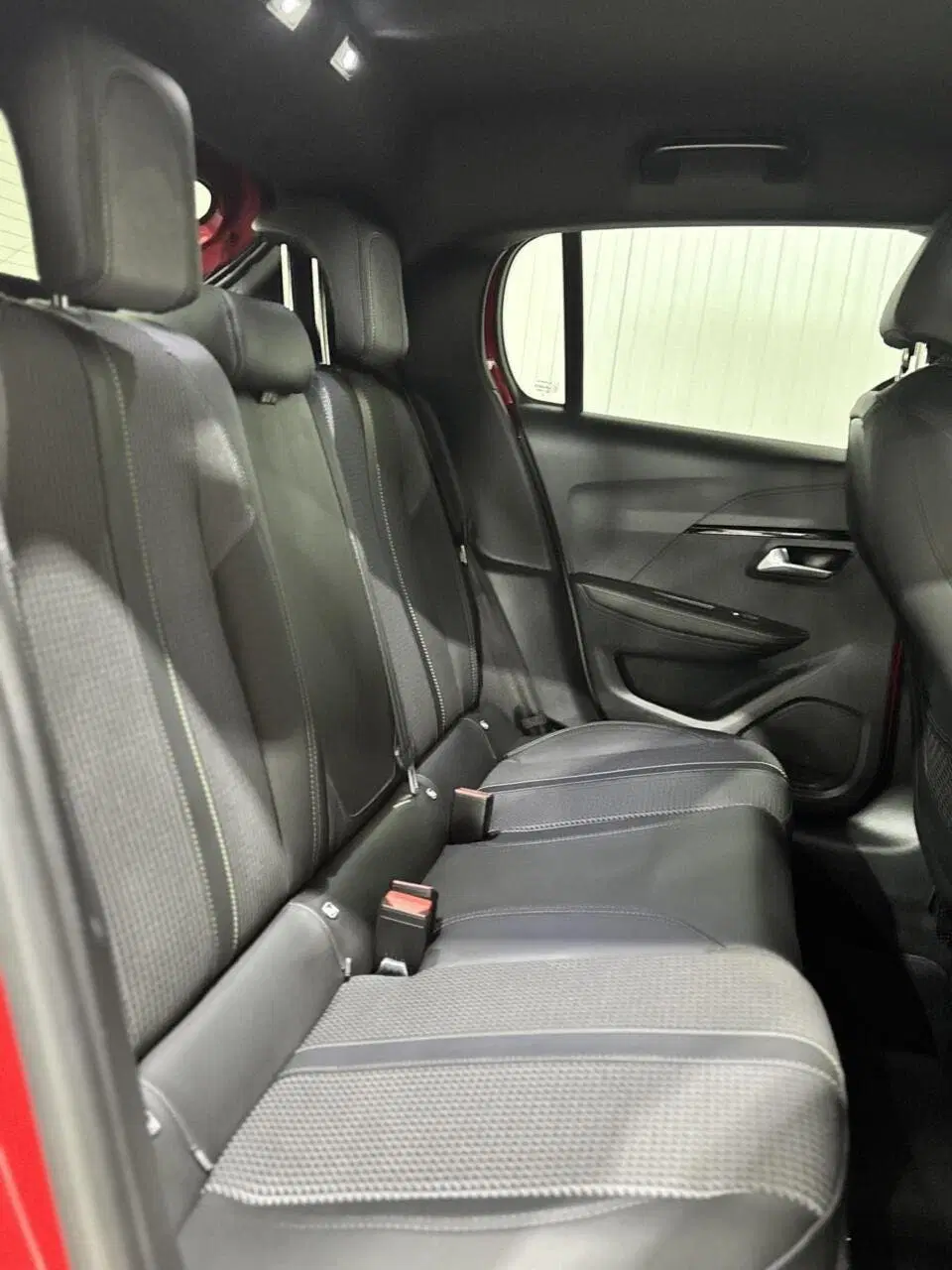 Peugeot 208 1.2 Pure Tech GT Line uit 2020, foto 12