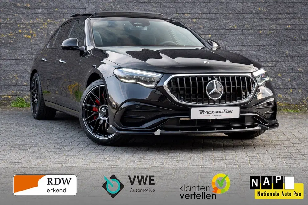 Mercedes-Benz E-Klasse 300 e AMG Line Panoramadak Black & Bl uit 2025