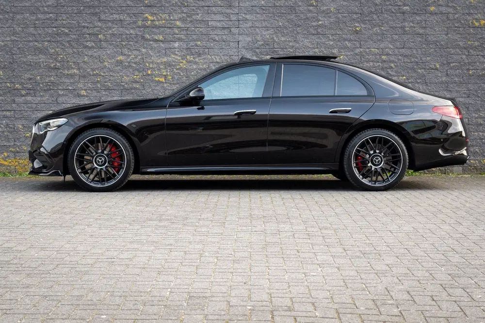 Mercedes-Benz E-Klasse 300 e AMG Line Panoramadak Black & Bl uit 2025, foto 13