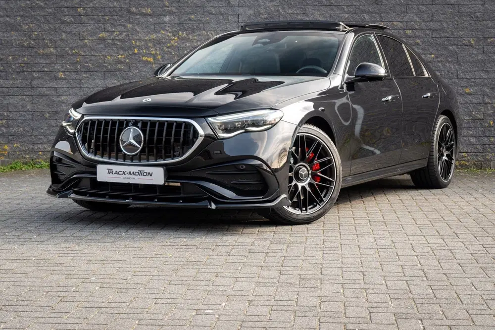 Mercedes-Benz E-Klasse 300 e AMG Line Panoramadak Black & Bl uit 2025, foto 2