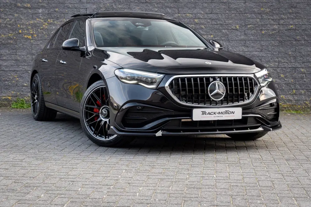 Mercedes-Benz E-Klasse 300 e AMG Line Panoramadak Black & Bl uit 2025, foto 6