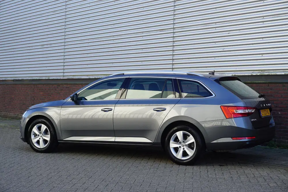 Skoda Superb 1.5 TSI ACT Business Edition uit 2024, foto 4