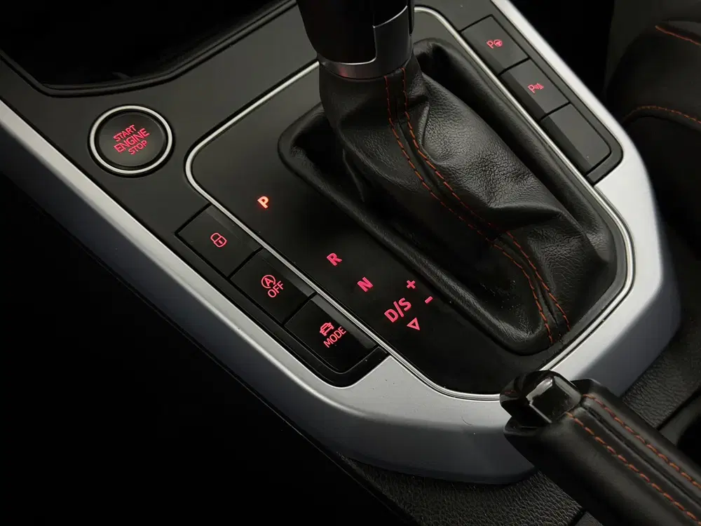 SEAT Arona 1.5 EcoTSI FR Business Connect Camera uit 2024, foto 13