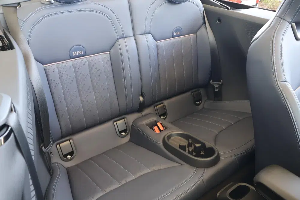 Mini Cabrio 2.0 Cooper C Favoured L uit 2025, foto 11
