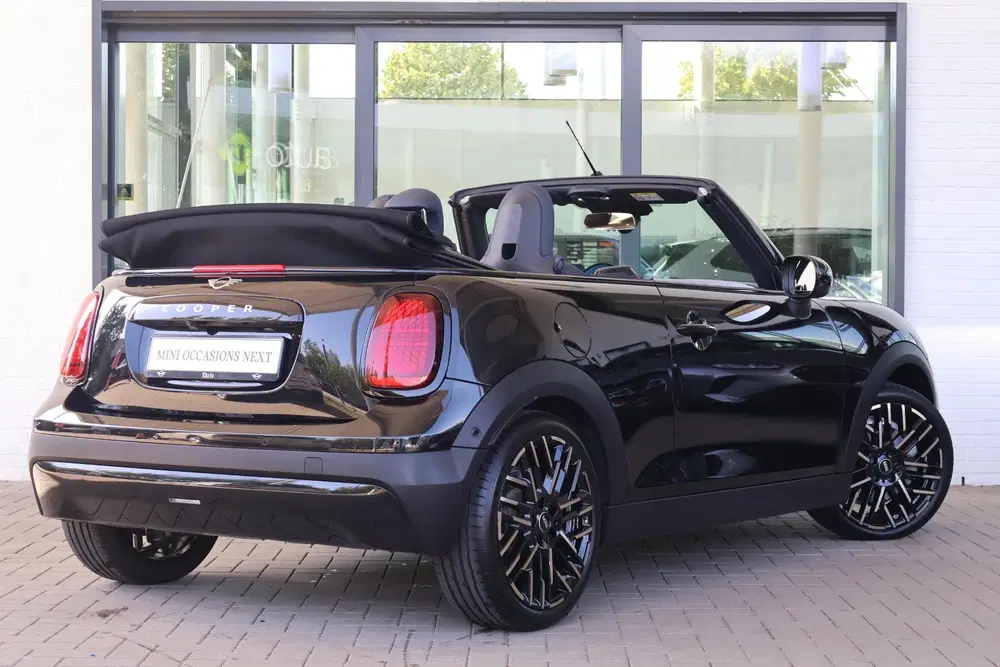 Mini Cabrio 2.0 Cooper C Favoured L uit 2025, foto 2