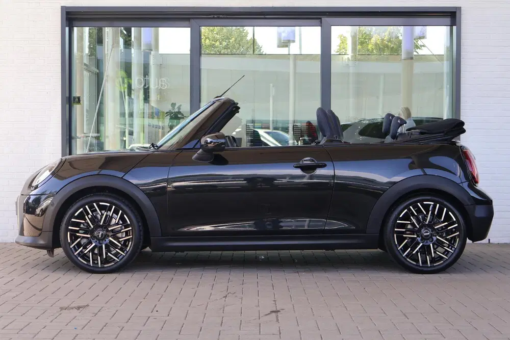 Mini Cabrio 2.0 Cooper C Favoured L uit 2025, foto 5