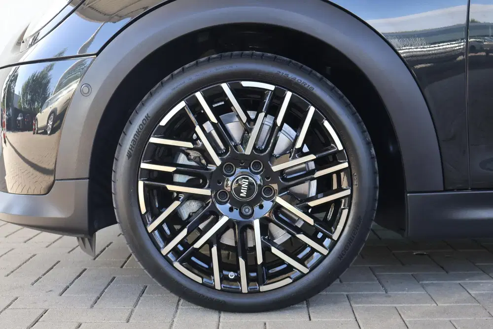 Mini Cabrio 2.0 Cooper C Favoured L uit 2025, foto 9