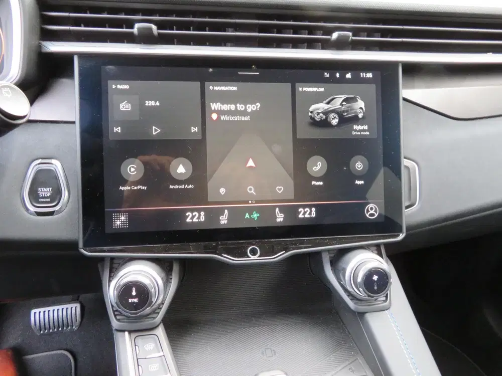 Lynk & Co 01 1.5 PHEV 26dKM TREKHAAK PANODAK uit 2023, foto 13