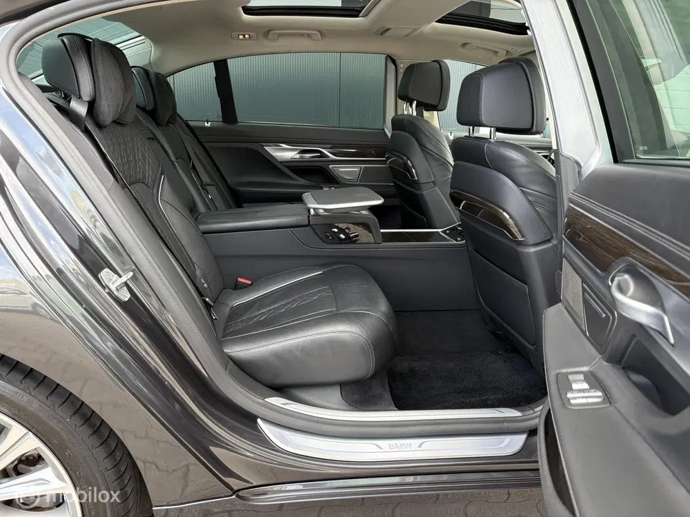 BMW 7-serie 745Le Sky Lounge uit 2021, foto 10