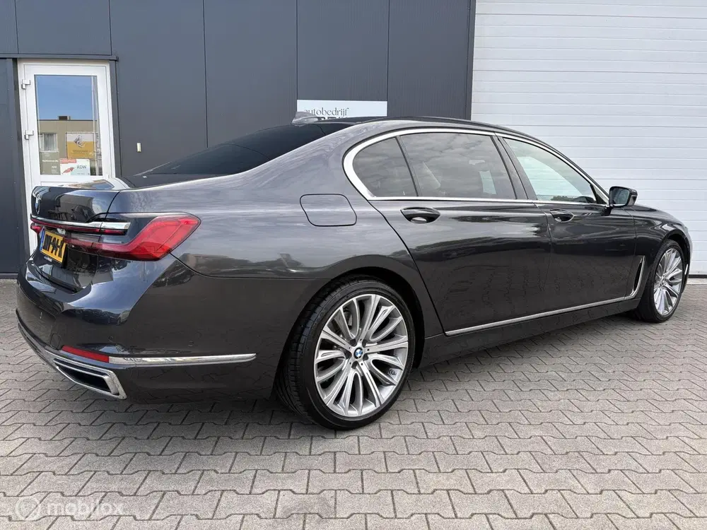 BMW 7-serie 745Le Sky Lounge uit 2021, foto 5