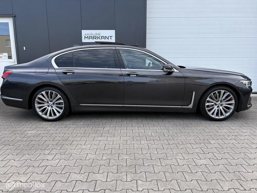 BMW 7-serie 745Le Sky Lounge uit 2021, foto 6