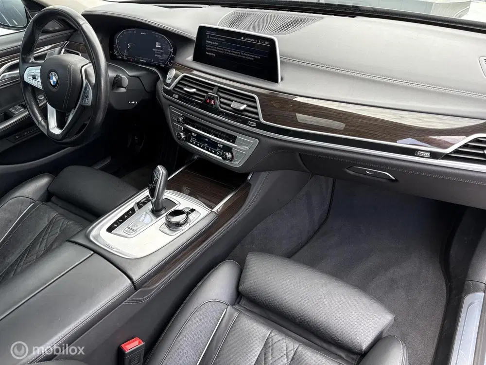 BMW 7-serie 745Le Sky Lounge uit 2021, foto 9