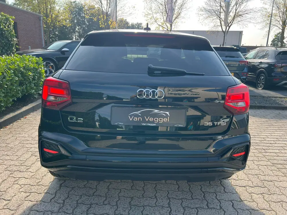 Audi Q2 35 TFSI S Edition camera uit 2023, foto 12