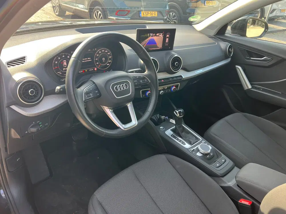 Audi Q2 35 TFSI S Edition camera uit 2023, foto 2