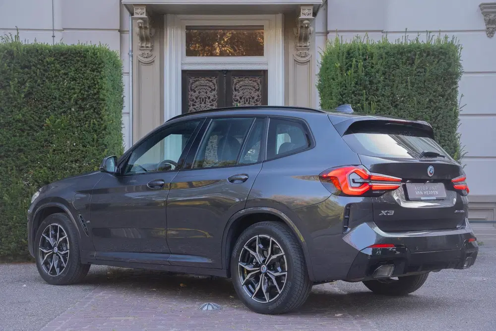 BMW X3 xDrive30e High Executive TREKHAAK uit 2022, foto 2