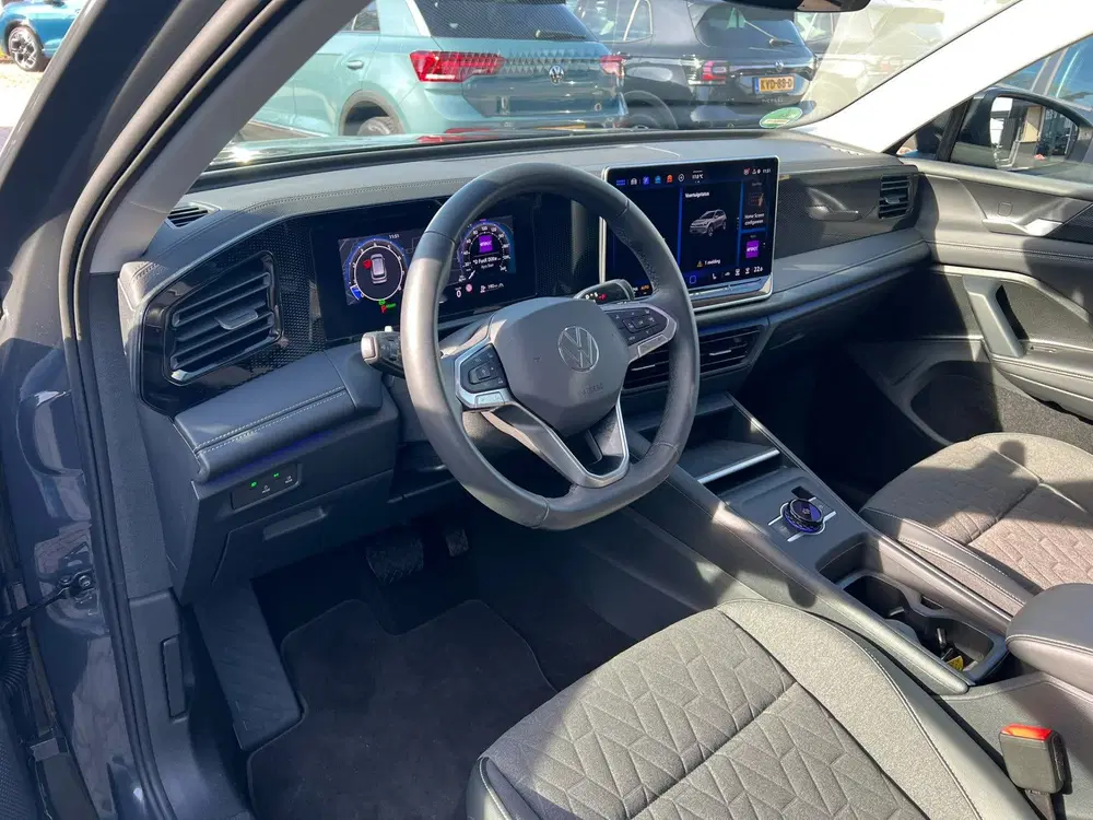 Volkswagen Tiguan 1.5 eTSI Life Business camera uit 2025, foto 2