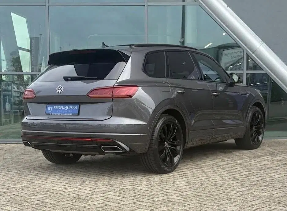 Volkswagen Touareg 3.0 TSi Plug-In eHybrid 4MOTION R 462pk L uit 2022, foto 2