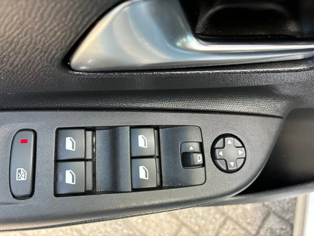 Opel Corsa 1.2 Elegance uit 2023, foto 7