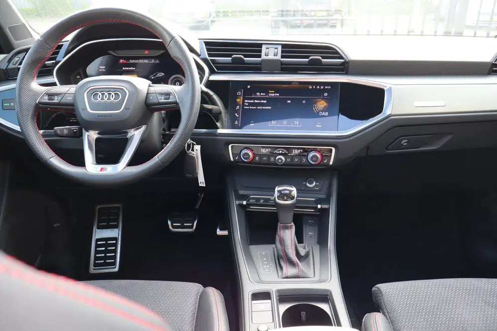 Audi Q3 45 TFSI e 3x S-Line uit 2023, foto 13