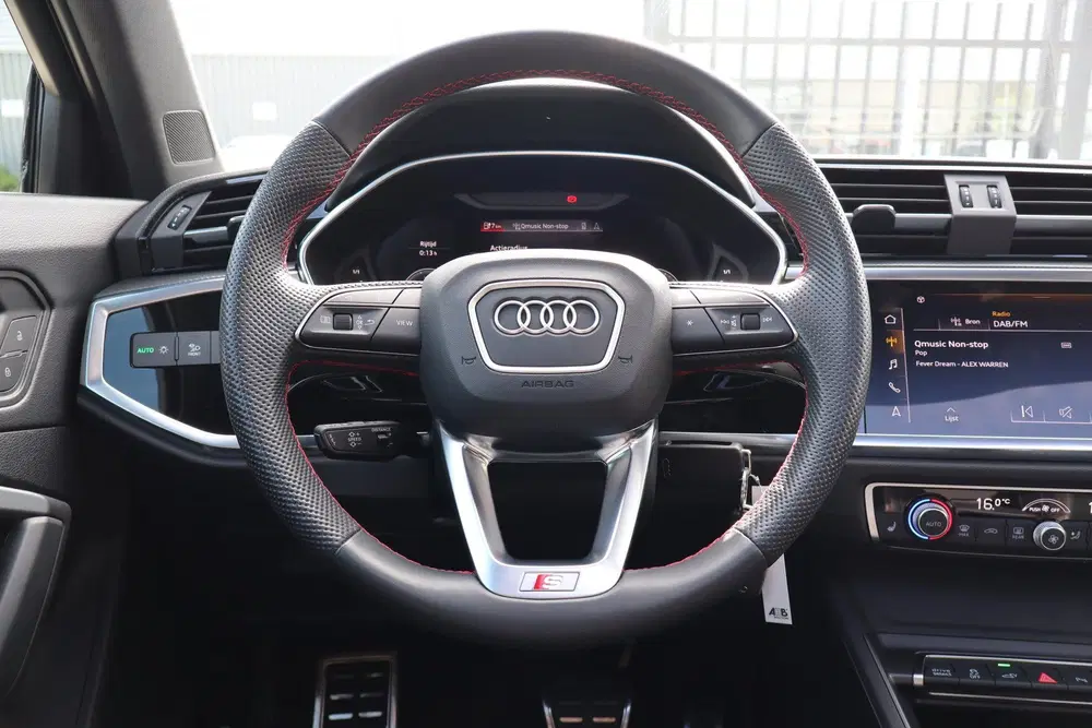 Audi Q3 45 TFSI e 3x S-Line uit 2023, foto 15