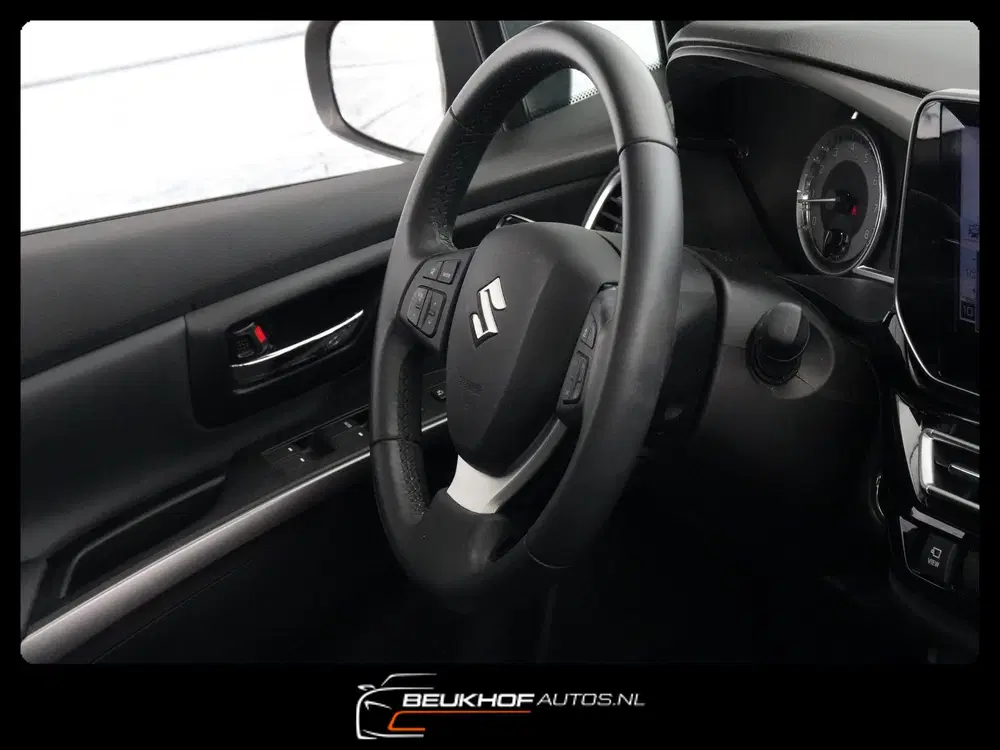 Suzuki S-Cross 1.4 Boosterjet Style Smart Hybrid Pano Lee uit 2022, foto 2