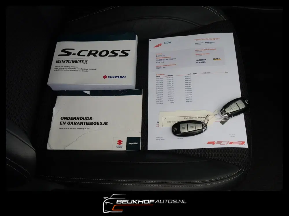Suzuki S-Cross 1.4 Boosterjet Style Smart Hybrid Pano Lee uit 2022, foto 4