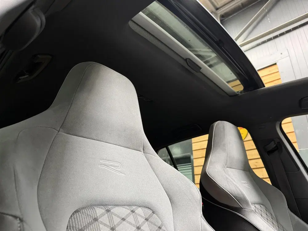 Volkswagen Golf 1.5 eTSI R-Line DSG uit 2021, foto 12