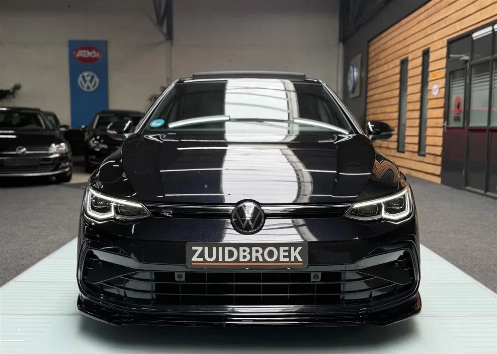 Volkswagen Golf 1.5 eTSI R-Line DSG uit 2021, foto 2