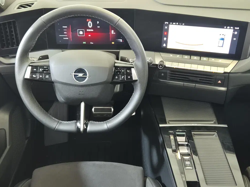 Opel Astra 1.2 Turbo Hybrid Ultimate Automaat uit 2025, foto 11